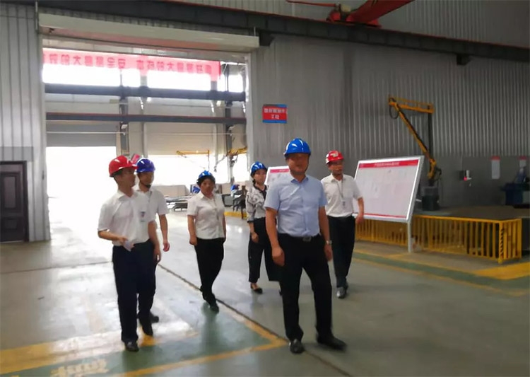 湖南航天副总经理、通博TBET环保董事长、党总支书记宋卫武一行到通博TBET送清凉