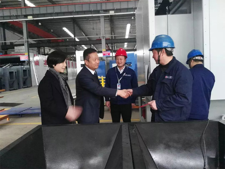 通博TBET董事长宋卫武节前慰问困难党员与职工