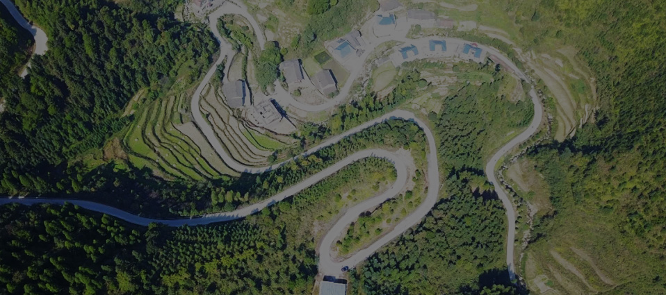 基地占地约2000m<sup>2</sup>，布置有公司在工厂环境空气污染治理、大气污染治理、水污染治理、环境修复以及固废处理等领域引进或研制的中试样机、产品和配套设施等，开展技术研究、产品开发、污染物检测、小试、中试等科研工作，承担环保新工艺、新产品、新材料和新装备等研发任务，促进技术发展和成果转化，提升公司技术实力。